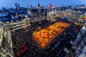 Une oeuvre géante de Whoups sur la Grand-Place de Bruxelles